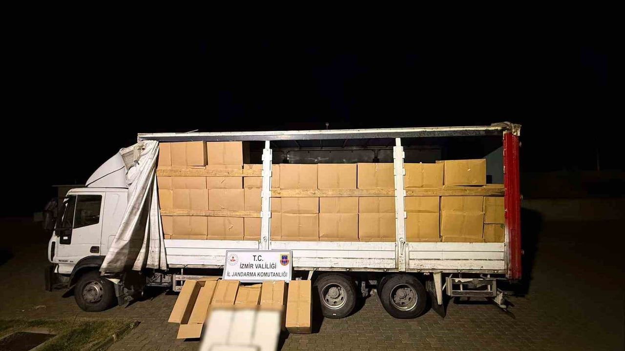 Bergama'da kamyonda 5 milyon bandrolsüz sigara ele geçirildi