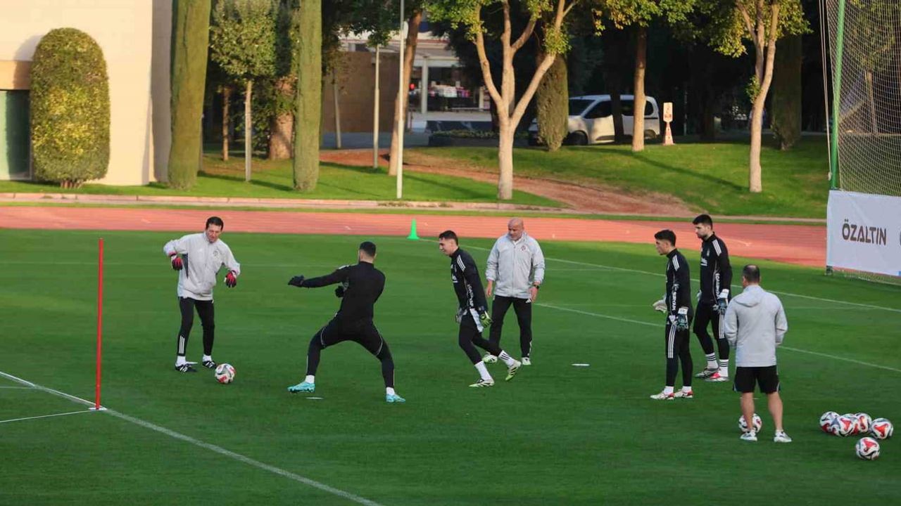 Beşiktaş Antalya'da saha antrenmanlarına devam ediyor