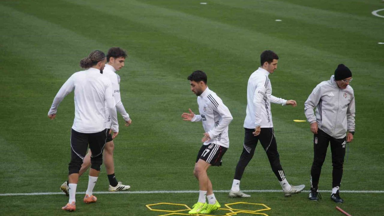 Beşiktaş, Antalya kampında sahada çift antrenman yaptı