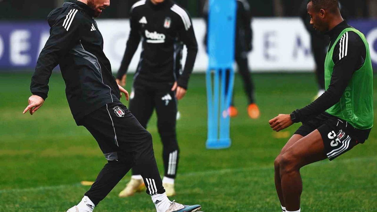 Beşiktaş Eyüpspor maçı öncesi kondisyon ve taktik çalıştı