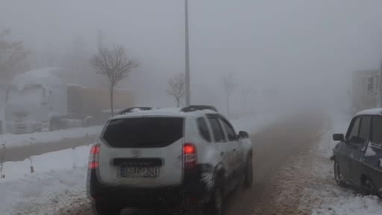 Besni'de kar sonrası yoğun sis ulaşımı aksattı