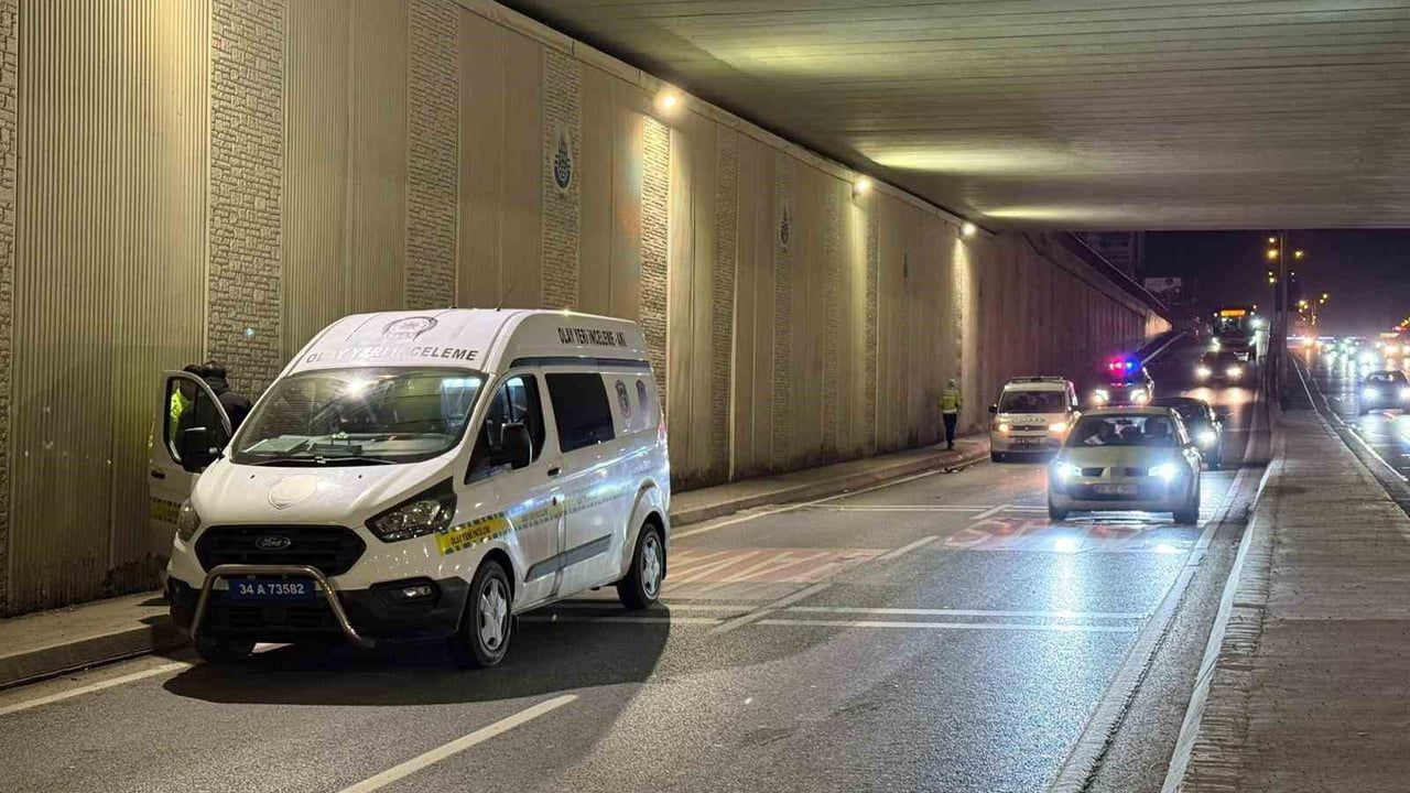 Beylikdüzü E-5’te servis minibüsünün çarptığı kadın hayatını kaybetti