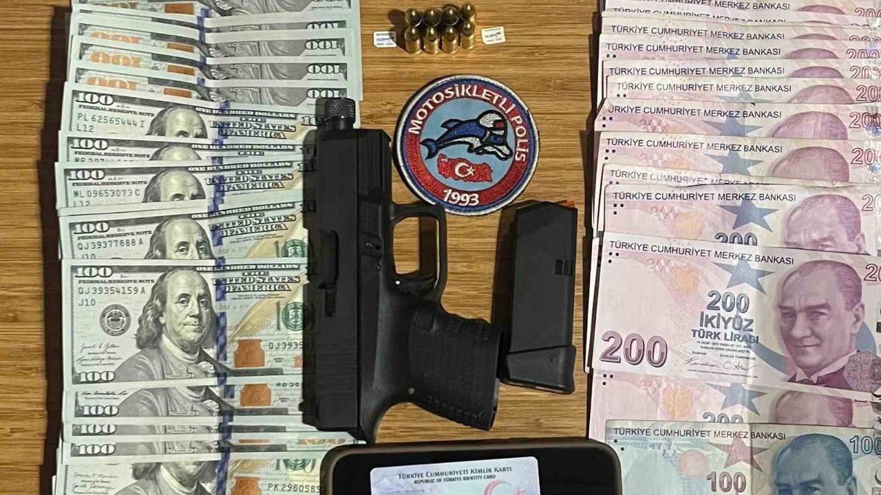 Beyoğlu’da kaçan şüpheli silahla yakalandı, 26 yıl 11 ay 10 gün hapis cezası bulundu