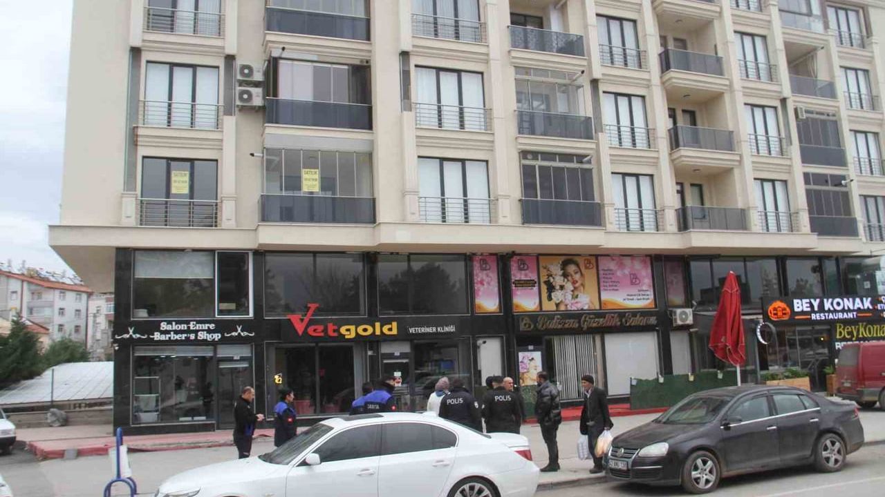 Beyşehir'de şiddetli fırtına hayatı olumsuz etkiledi