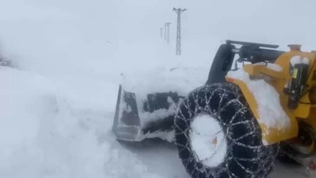 Beytüşşebap’ta karla mücadele: köy yolları tekrar ulaşıma açıldı