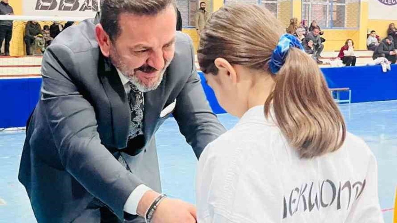 Bilecik İl Müdürü Nejat İlhan’dan koruma altındaki çocuklara kuşak sürprizi