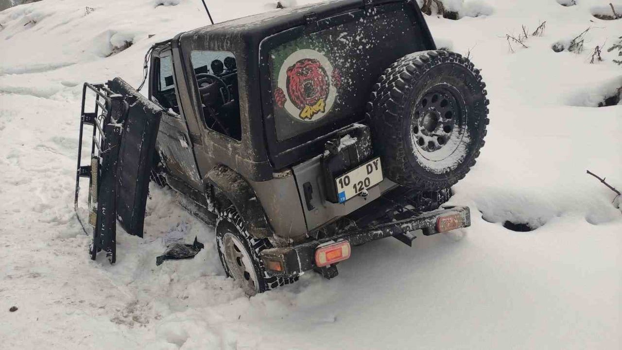 Bilecik'te buzlanma nedeniyle otomobil takla attı: 1 yaralı