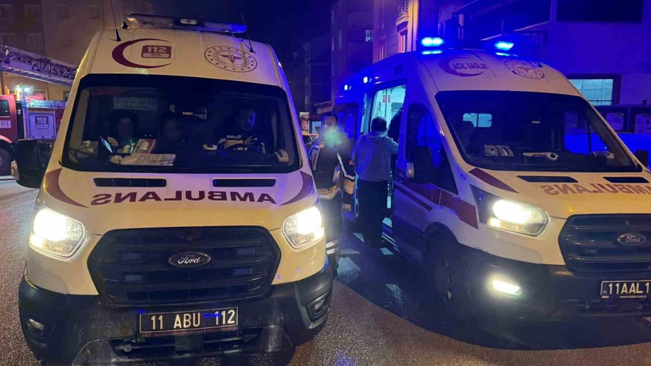 Bilecik’te dükkan yangını: 6 katlı bina tahliye edildi, 5 kişi dumandan etkilendi