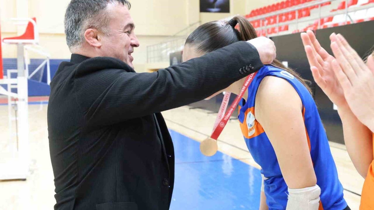 Bilecik’te Genç A Kız-Erkek Voleybol Grup Müsabakaları tamamlandı