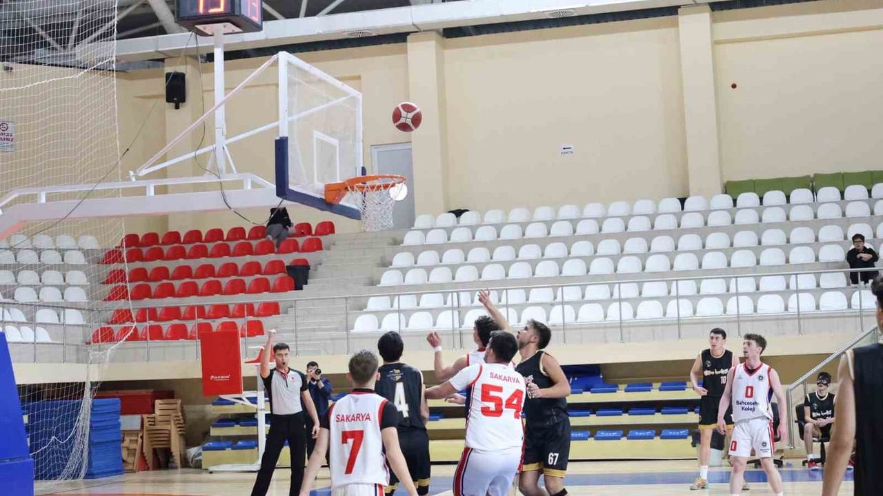 Bilecik'te Gençler A Basketbol Grup Müsabakaları Bozüyük'te Başladı