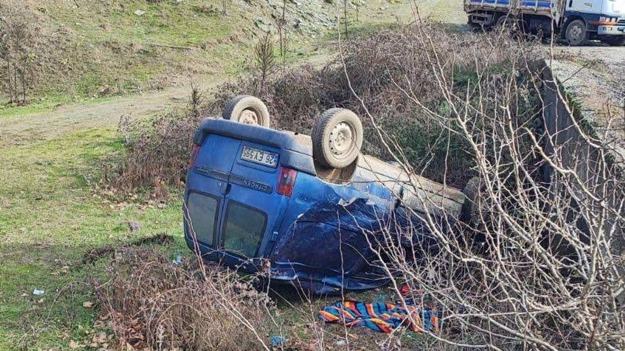 Bilecik'te hafif ticari araç köprüden düştü: sürücü yaralandı