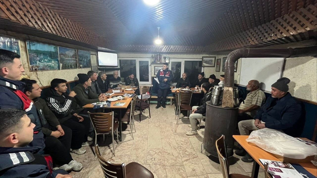 Bilecik'te Jandarma Danişment Köyü'nde Güvenlik Bilgilendirmesi