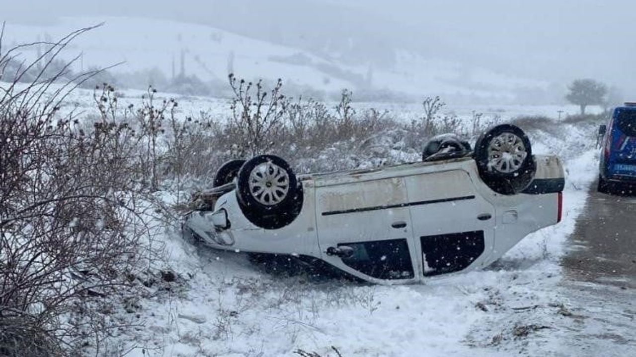 Bilecik'te kontrolden çıkan otomobil takla attı, sürücü yaralandı