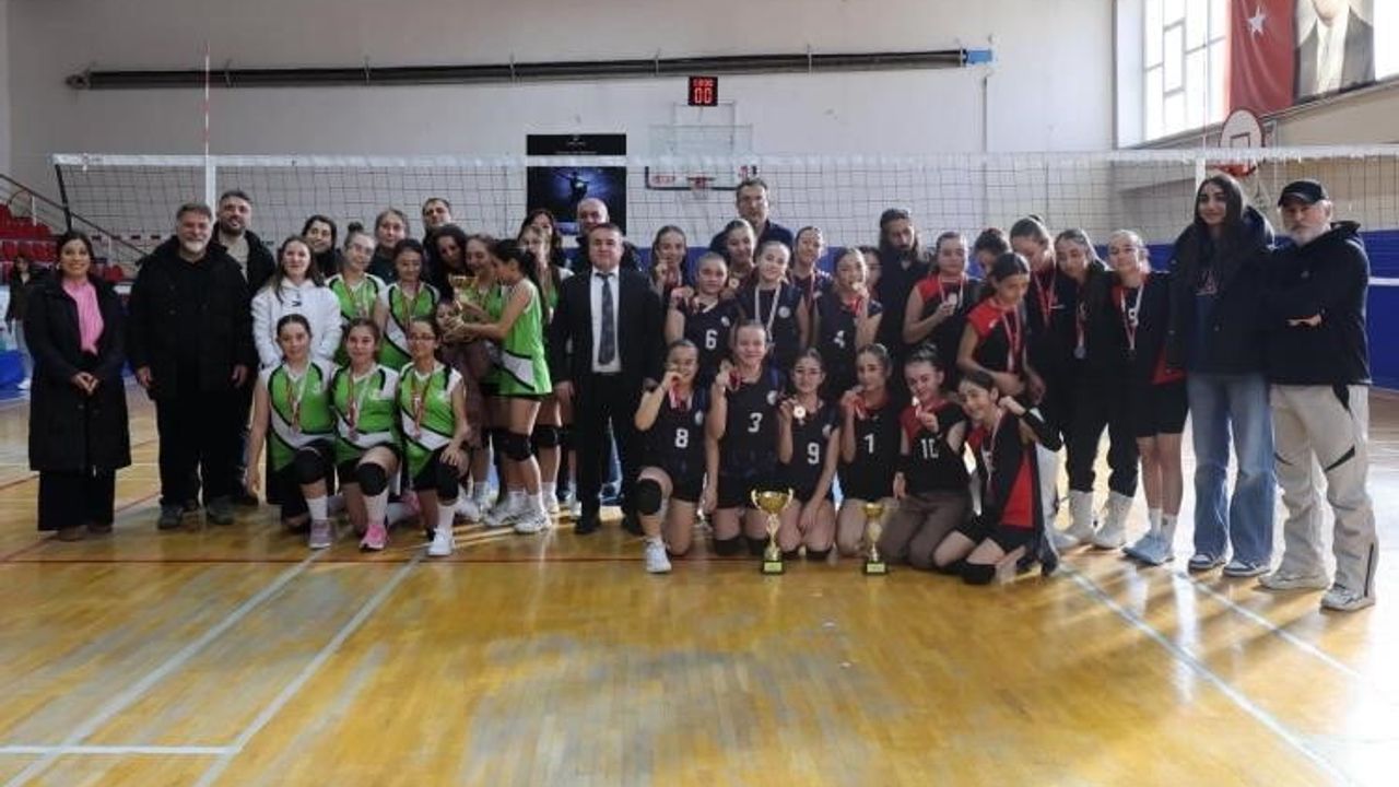 Bilecik’te küçük kızlar voleybol müsabakaları sona erdi