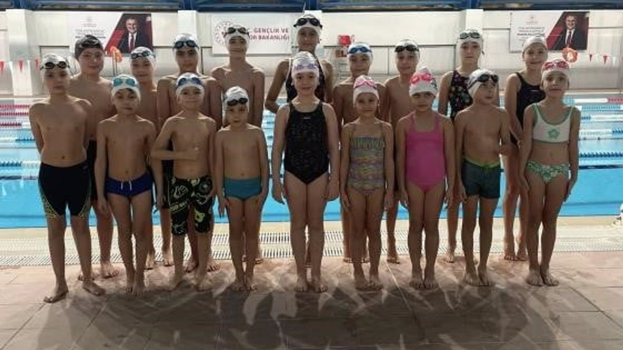 Bilecik’te Spor Okullarında Yüzme Antrenmanları Hız Kesmeden Devam Ediyor