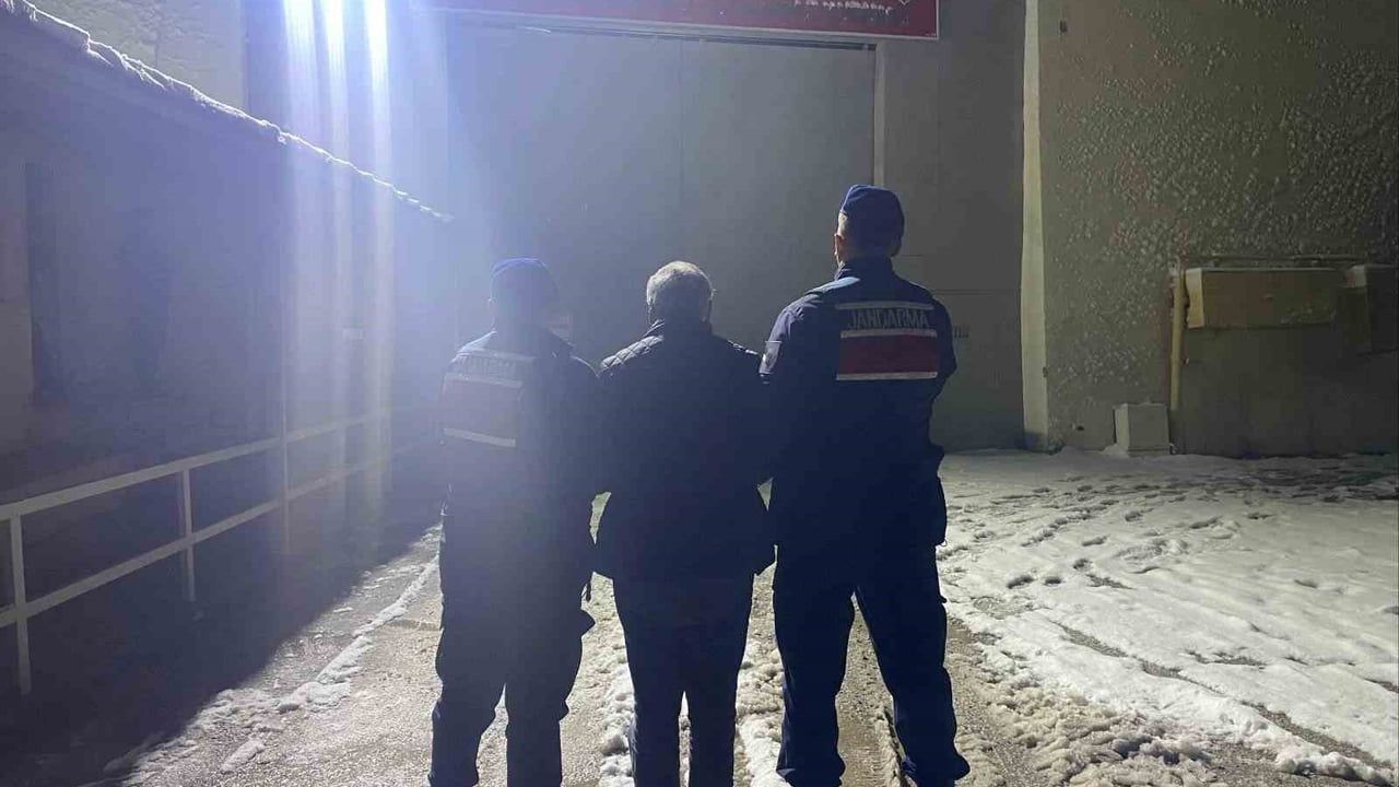 Bilecik'te tehdit suçlamasıyla aranan şahıs jandarmaya yakalandı
