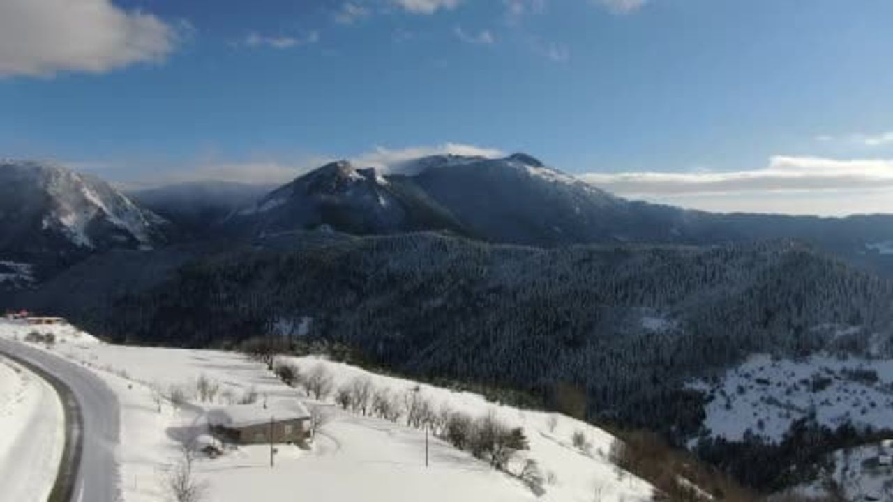 Bin 250 Rakımlı Yaralıgöz Dağı'nda Kartpostallık Kar Manzaraları