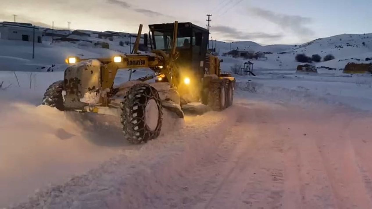 Bingöl'de 72 köy yolunun ulaşıma açılması için çalışmalar sürüyor