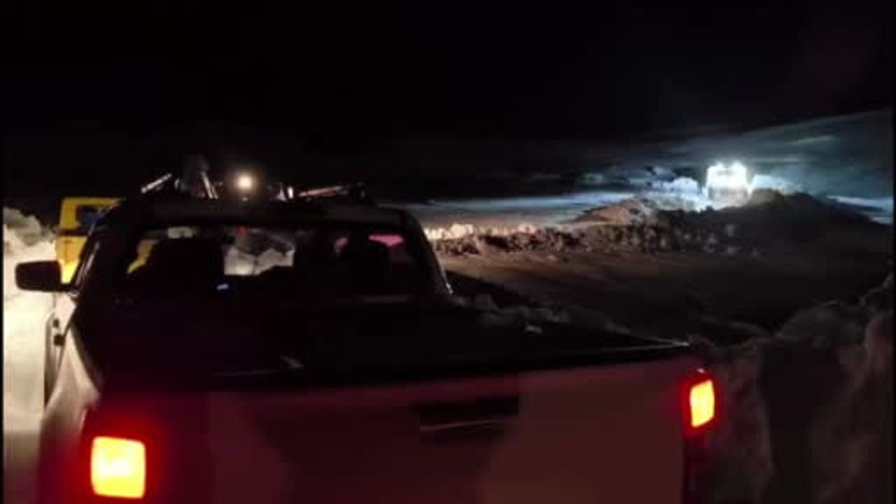 Bingöl'de karla mücadele gece gündüz sürüyor