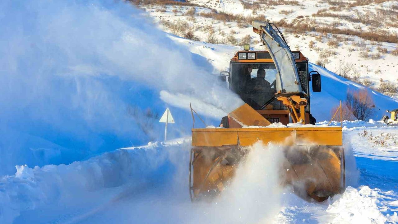 Bingöl'de yoğun kar: 95 köy yolu kapalı, çalışmalar sürüyor
