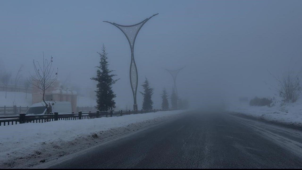 Bingöl'de Yoğun Sis Sürücülere Zor Anlar Yaşattı