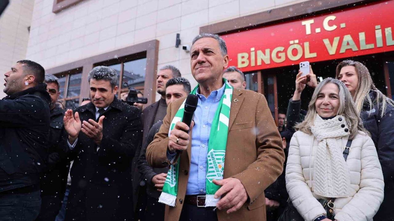 Bingöl Valisi Ahmet Hamdi Usta’dan duygusal veda