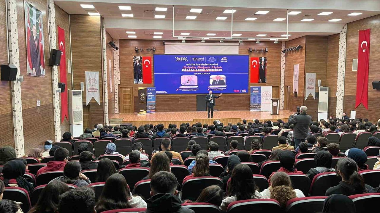 Biruni Üniversitesi, YÖK Bilim Kafe ile 6 ilde lise öğrencileriyle buluştu