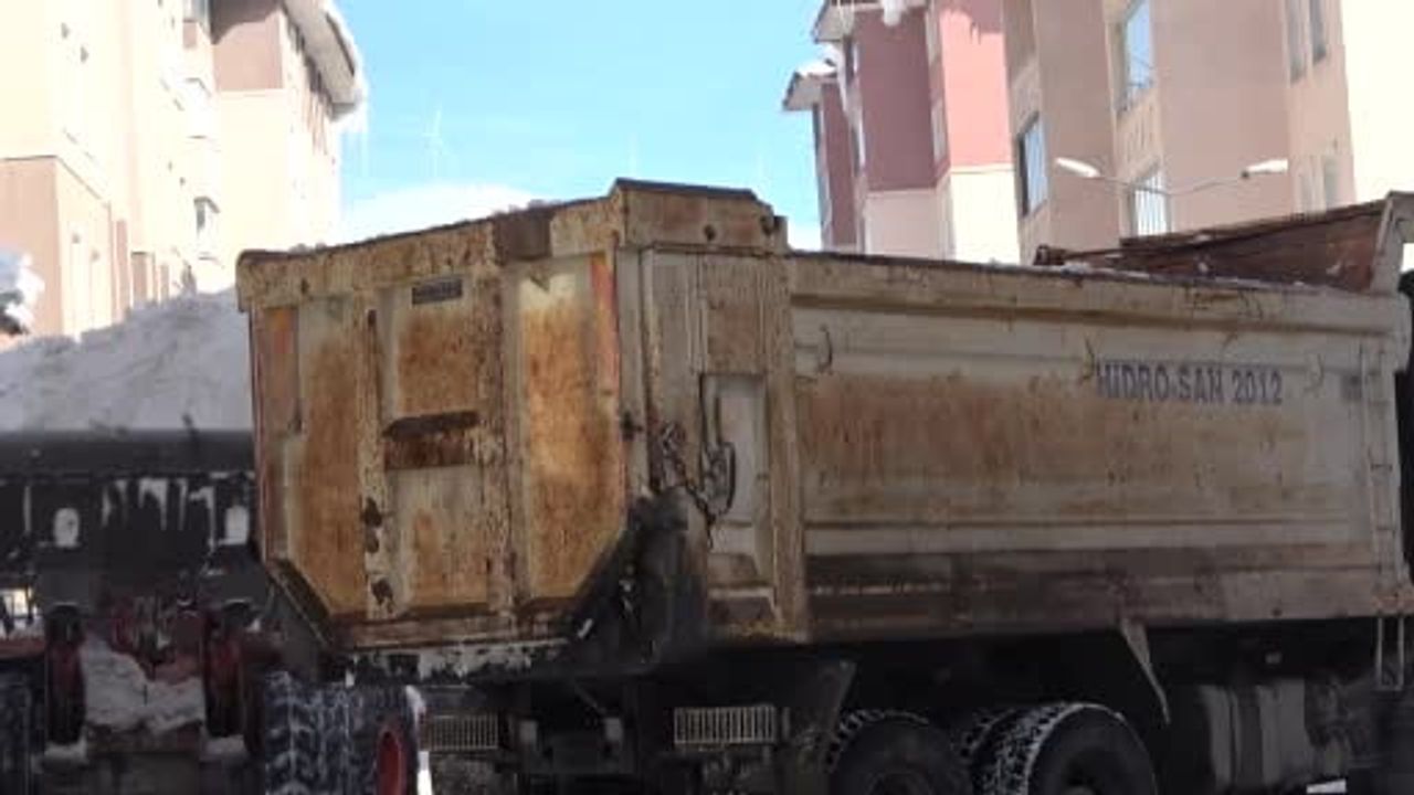 Bitlis'te karla mücadelede rekor yakıt kullanımı: 410 bin litre