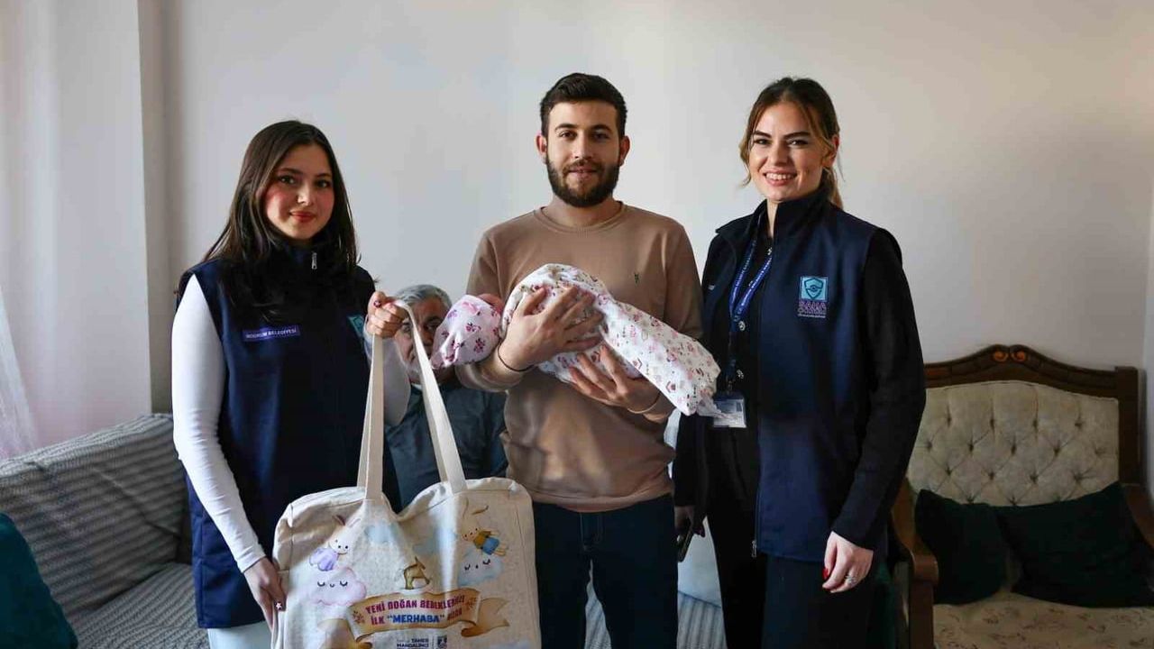 Bodrum'da 2026'nın İlk Bebeği Eylül Belediyenin Ziyaretine Uğradı