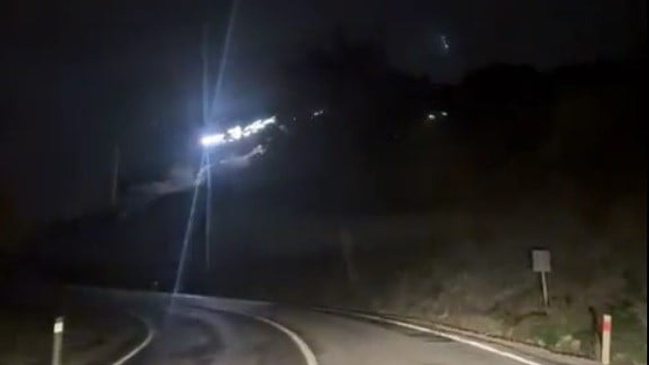 Bodrum'da kuvvetli fırtına: ağaçlar devrildi, tekneler su aldı