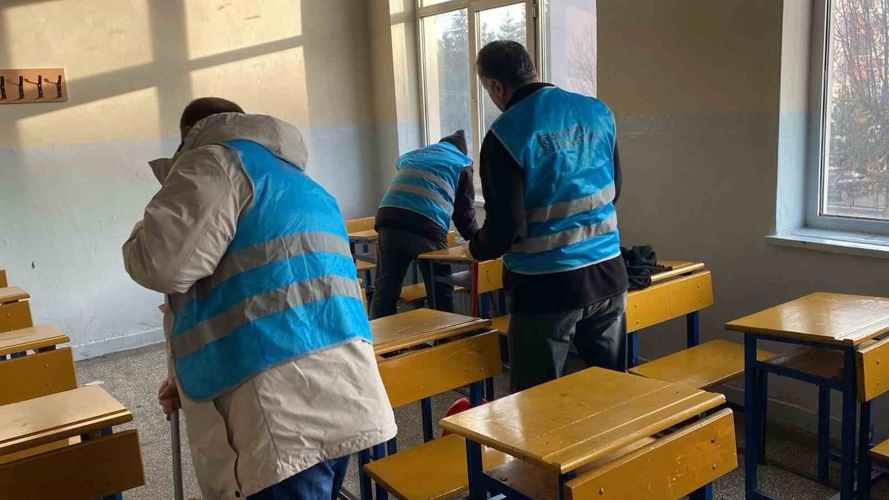 Bolu’da denetimli serbestlik yükümlüleri 3 okulu ikinci döneme hazırladı