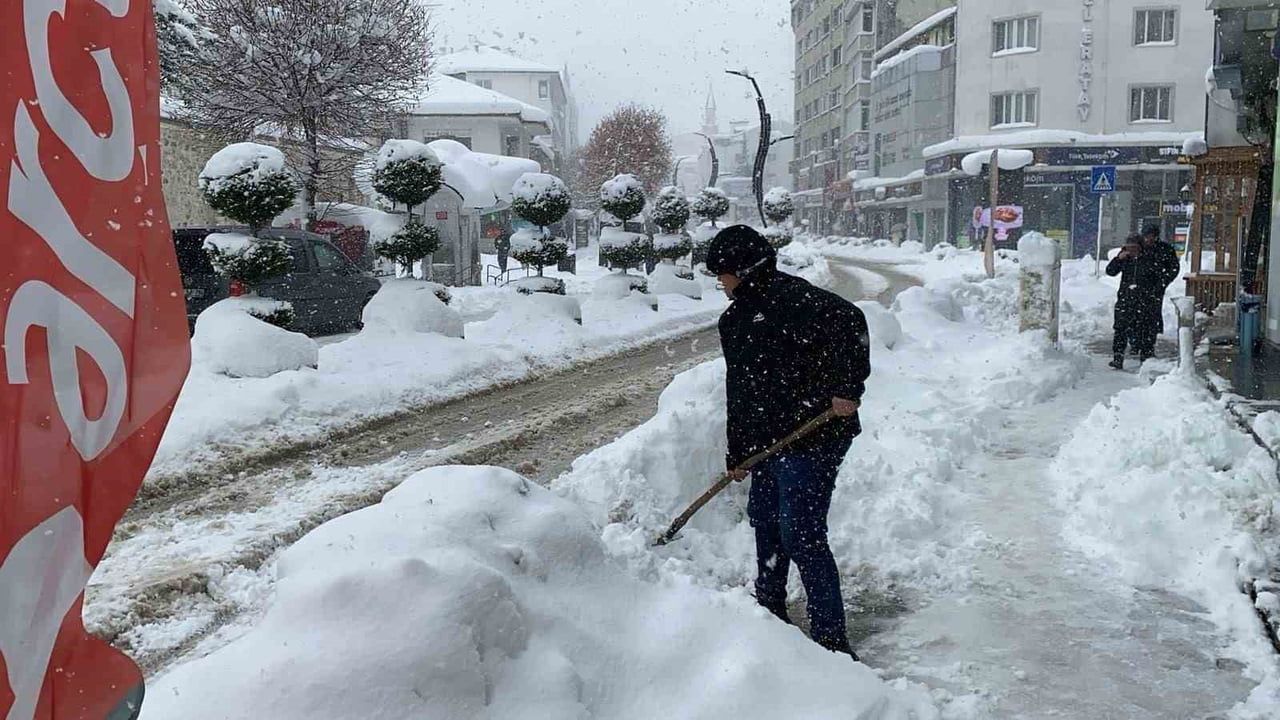 Bolu'da kar sonrası kürek satışlarında büyük artış