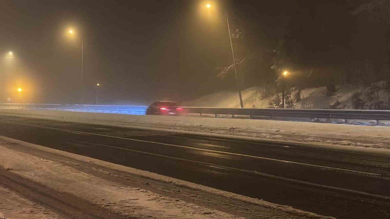 Bolu Dağı'nda D-100 karayolunda kar yeniden etkili oldu