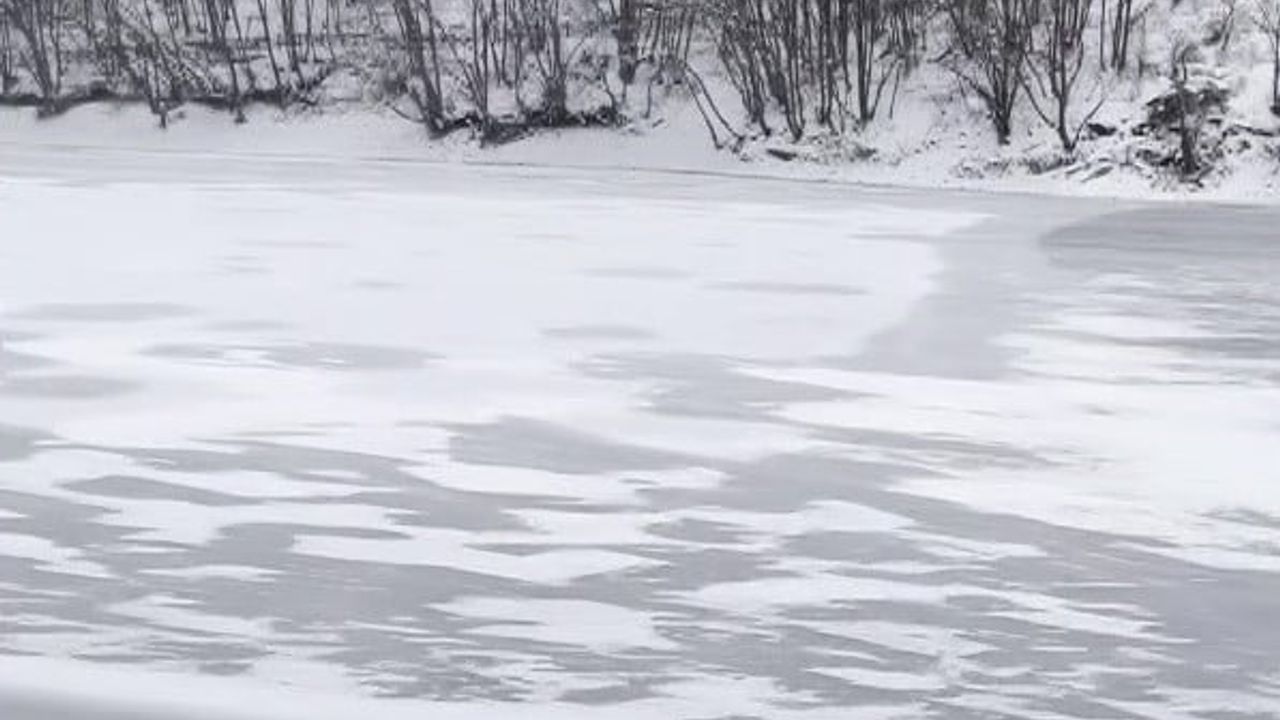Boraboy Gölü'nün Yüzeyi Dondu