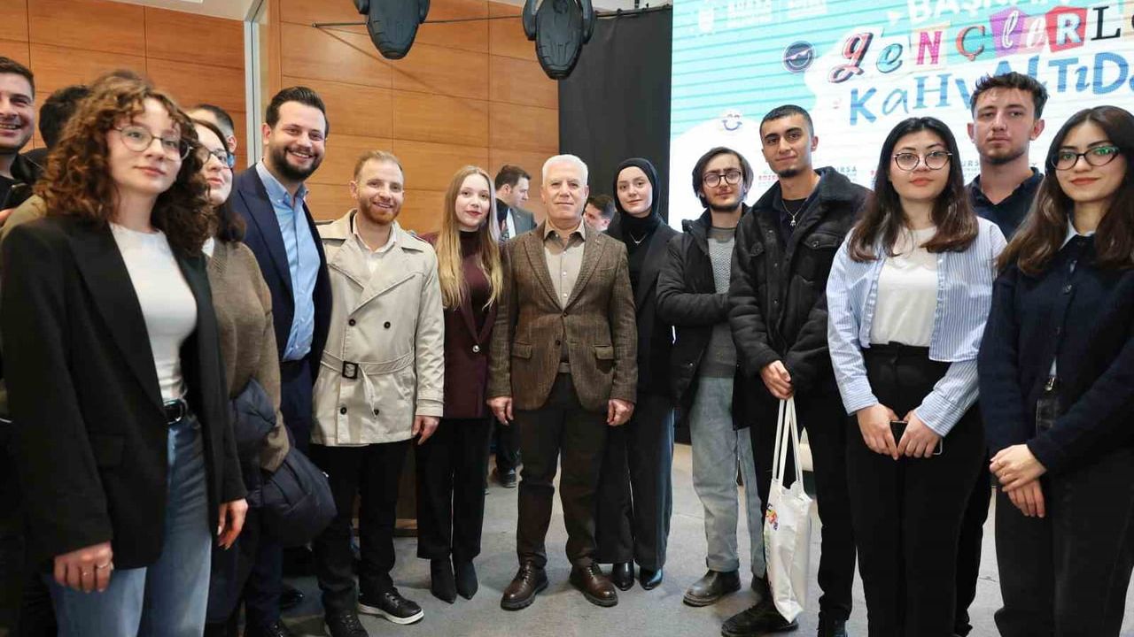 Bozbey: Gençlerin vizyonu yönetimimizin merkezinde