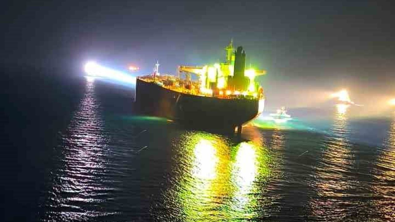 Bozcaada açıklarında karaya oturan 'QENDIL' tankeri 12 gün sonra kurtarıldı