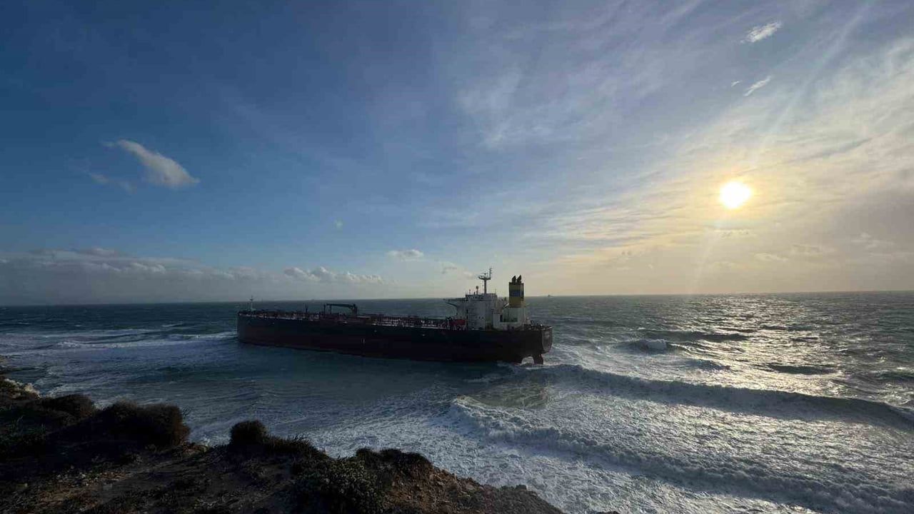 Bozcaada açıklarında karaya oturan 'QENDIL' tankeri 19 Aralık'ta İHA ile vuruldu
