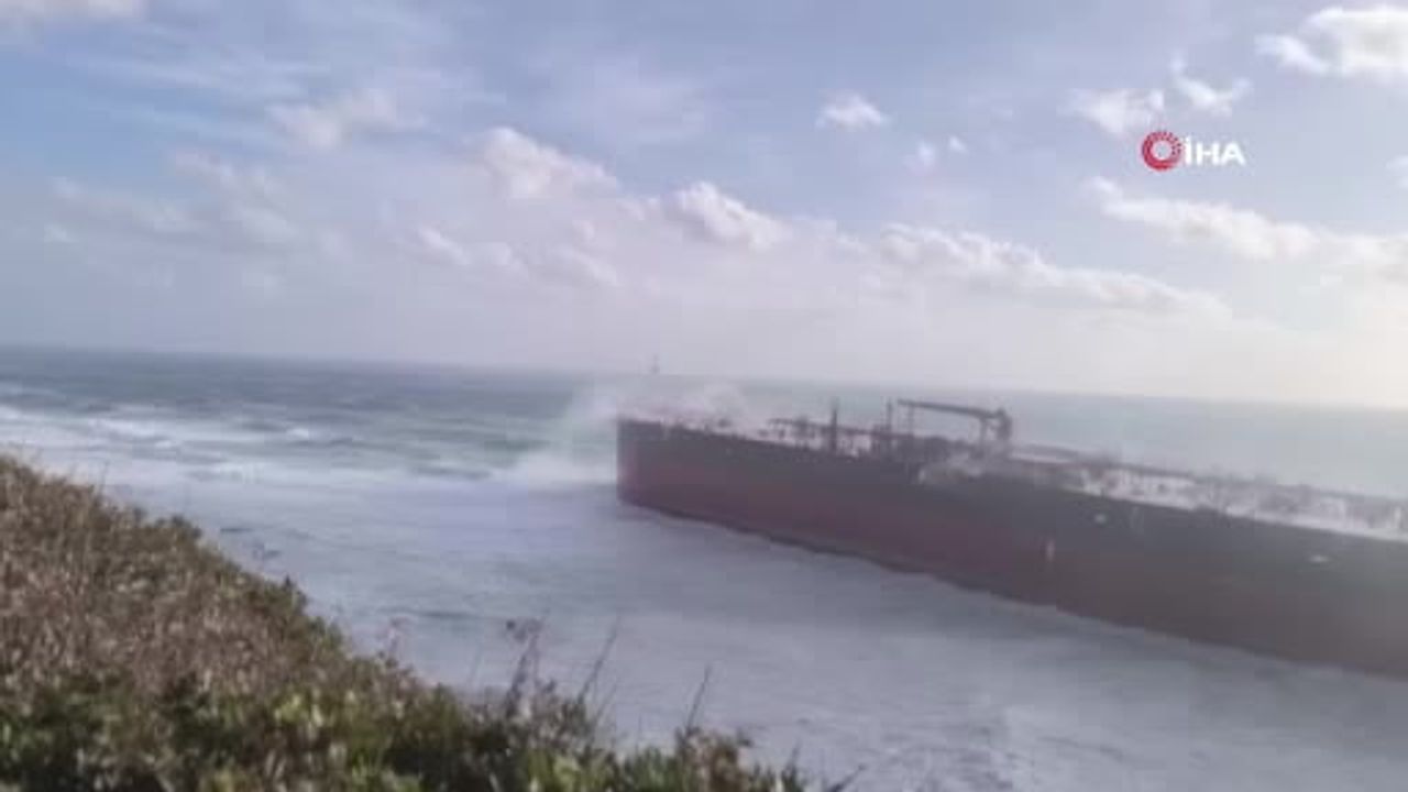 Bozcaada açıklarında 'QENDIL' boş ham petrol tankeri karaya oturdu