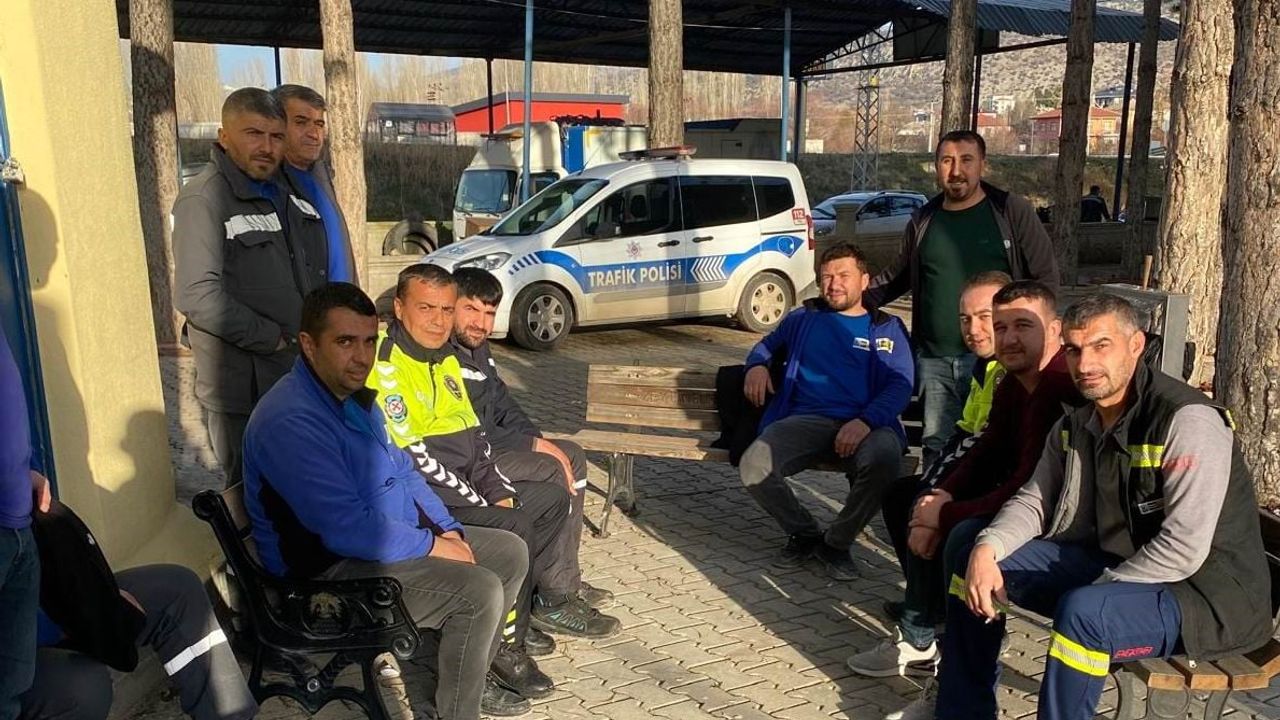 Bozkır’da polis ekiplerinden trafik güvenliği eğitimi