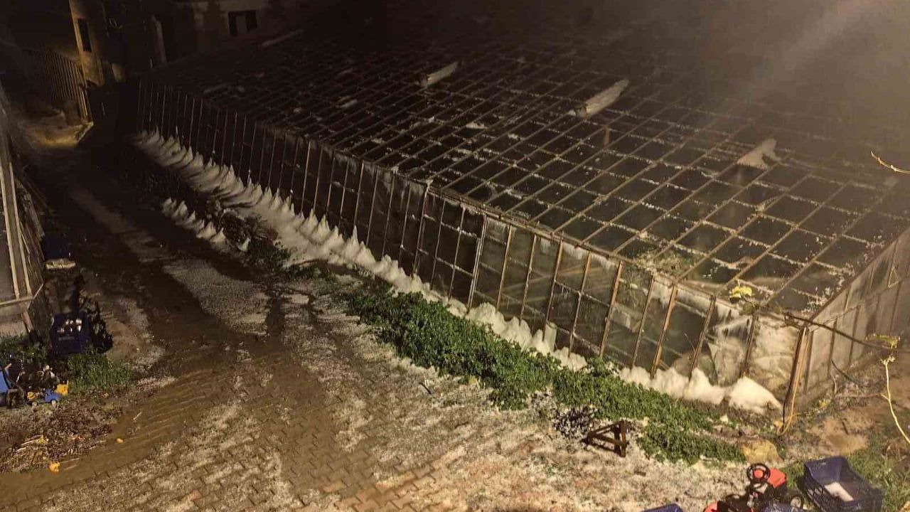 Bozyazı'da akşam saatlerinde etkili dolu tarımı vurdu