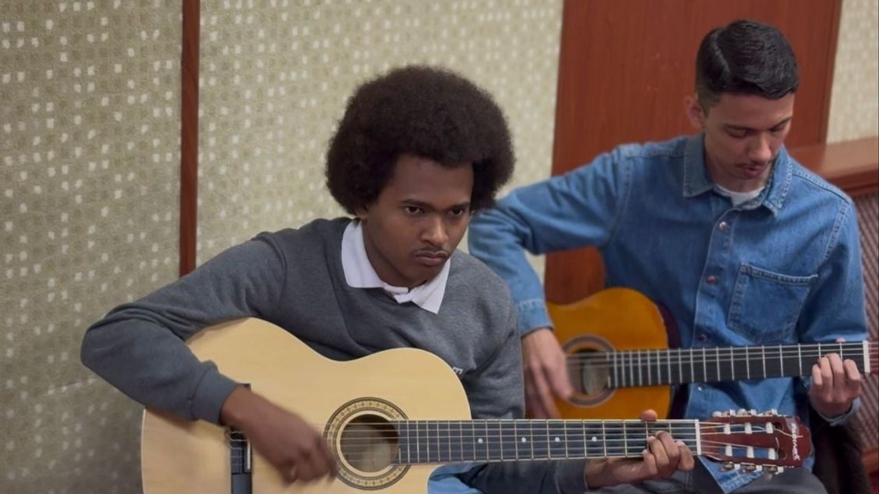 BŞEÜ’de gitar ve bağlama kursları sürüyor