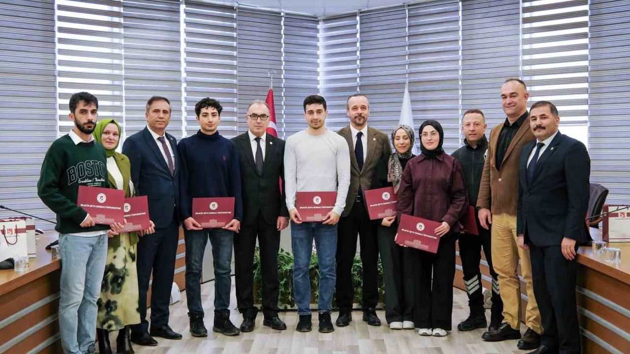 BŞEÜ'de satranç etkinliğinde dereceye girenler ödüllendirildi