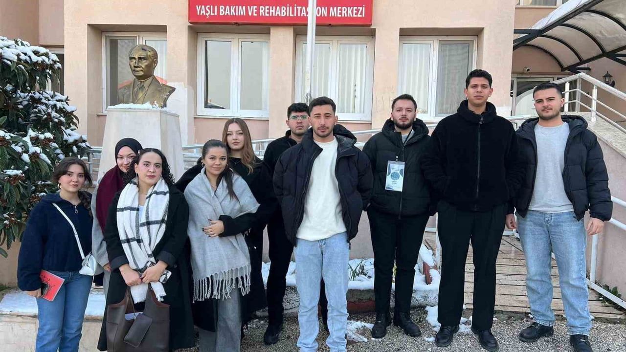 BŞEÜ Gençlik ve İnovasyon Kulübü huzurevine ziyaret gerçekleştirdi