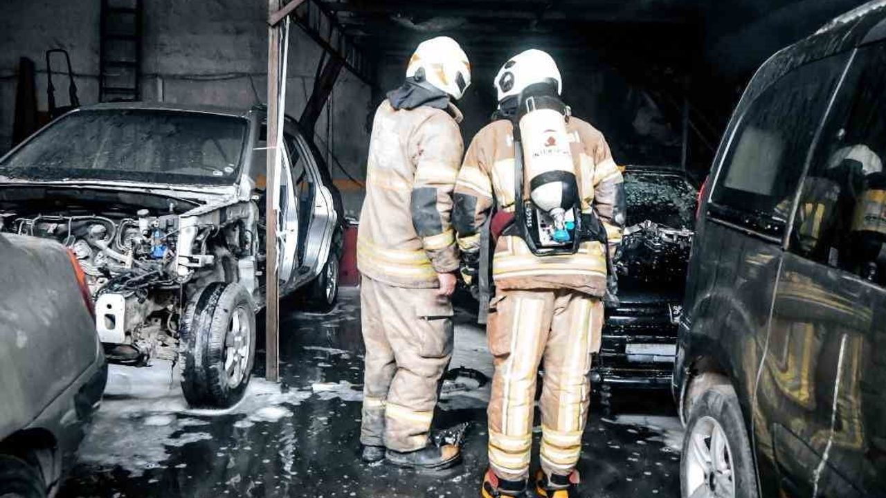 Buca'da oto tamirci deposundaki yangın kısa sürede kontrol altına alındı