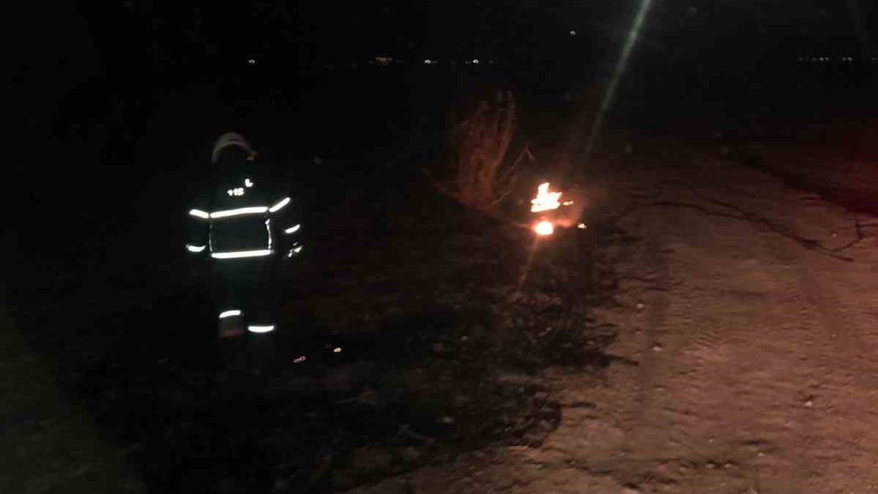 Bucak'ta sazlık yangını itfaiye ekiplerince söndürüldü