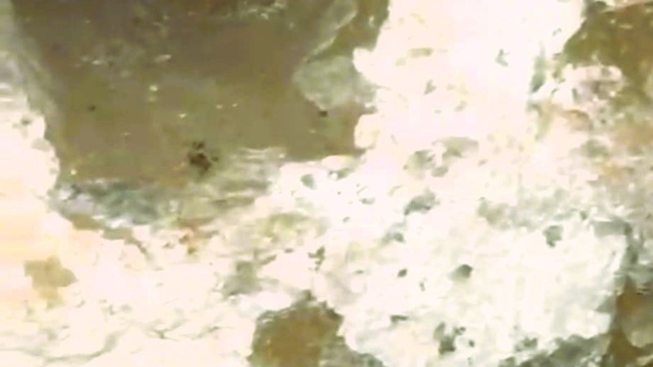 Buldan’daki 300 yıllık tarihi hamamda kaçak kazı: Defineciler yapıya zarar verdi