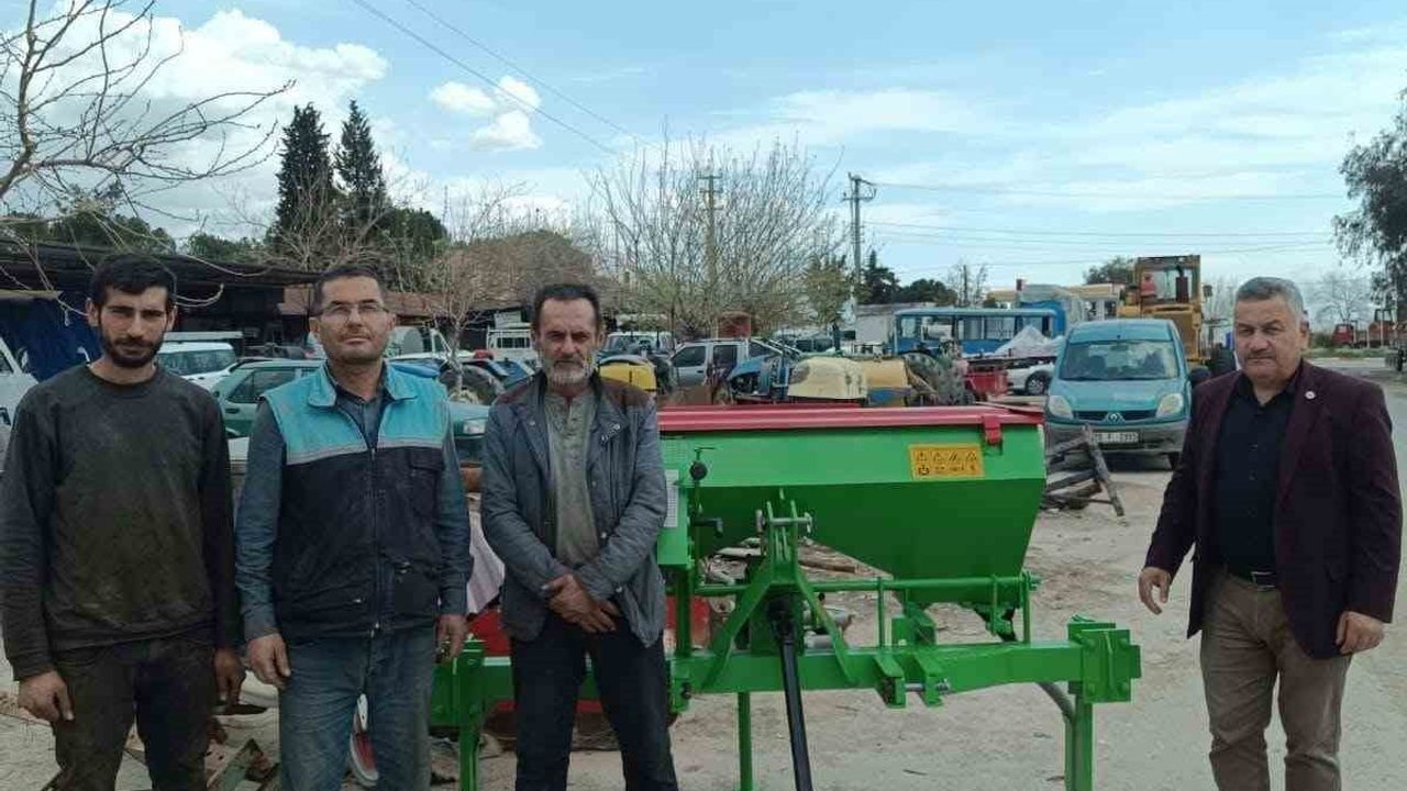 Buldan Ziraat Odası, Yenicekent'e makine ve mahallelere masa desteği sağladı