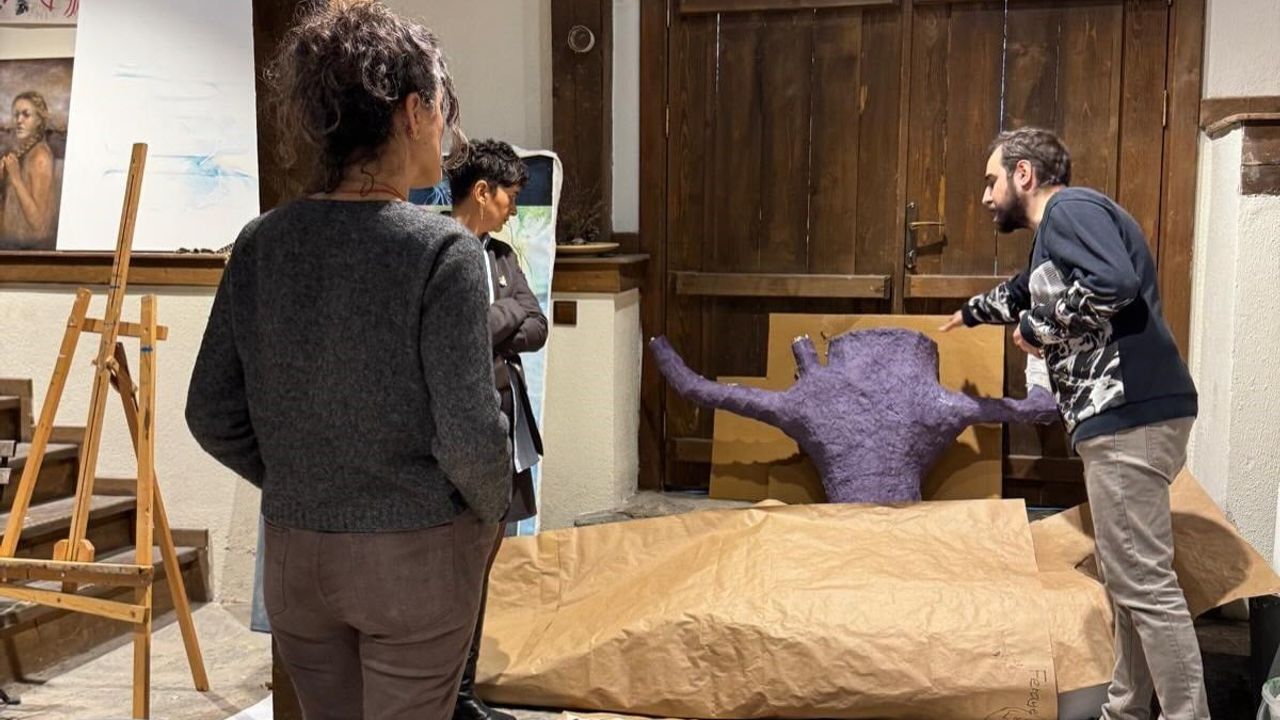 Burçak Bingöl Misi Sanatevi’nde genç sanatçılarla deneyim paylaştı