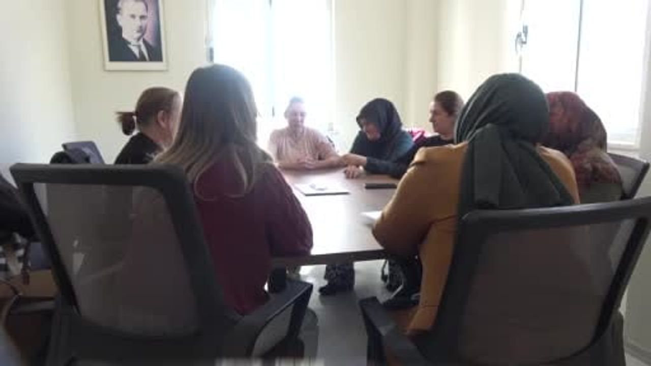 Burdur Aile Akademisi’nden aile içi iletişim ve şiddetle mücadele eğitimleri