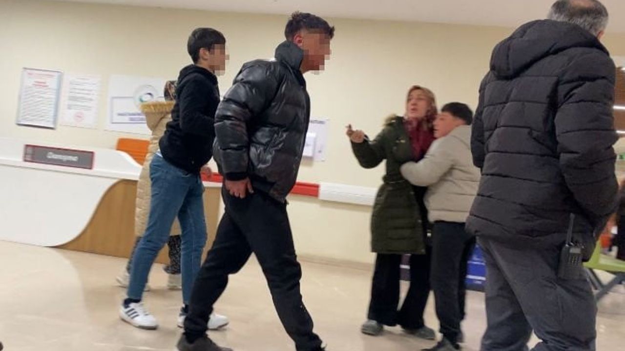 Burdur'da 17 yaşındaki iki gencin kavgası: 2 yaralı